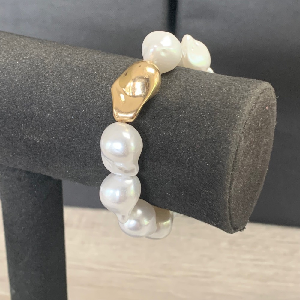 Baroque Pearl Stretch Bracelet with Gold Tone Organic Nugget Bead White 4864
